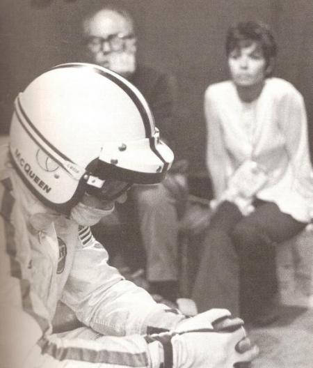 lors des 12 heures de sebring en 1970 on peut voir au fond du stand john sturges et neile
